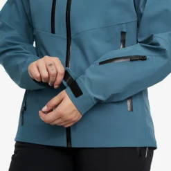 Cyclone Rescue Jacket 2.0 Women Ocean Teal 13 Cyclone Rescue Jacket 2.0 Women Ocean Teal -Pause Camping 03f4eec5 1abf 428d 9f3d a878363cdea1 scaled
