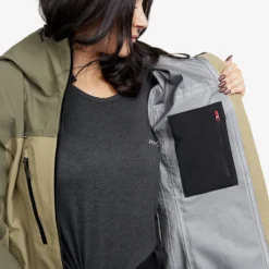 Silence Proshell Jacket Women Aloe 7 Silence Proshell Jacket Women Aloe -Pause Camping 8f34e6ca d69b 4b63 9fcb a886e4e17507 scaled