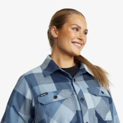 Insulated Shirt Women Stellar -Pause Camping ce363534 e8d5 4d47 89ac 92296bfd0fda scaled