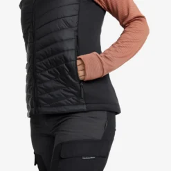 Radical Insulate Vest Women Black -Pause Camping d5f1e9a1 0130 42a3 b102 992c8d80b15d scaled