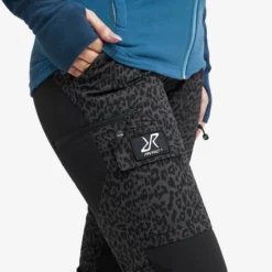 Nordwand Trousers Women Grey Leo -Pause Camping f4e8b2f4 2bf3 4d2b b3cc d4a8d680b6c0 scaled