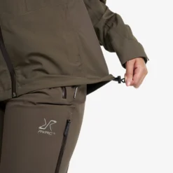 Whisper Jacket Women Mud -Pause Camping f842fd67 3f6d 4ea0 9f1a 3e08dda6a7c3 scaled